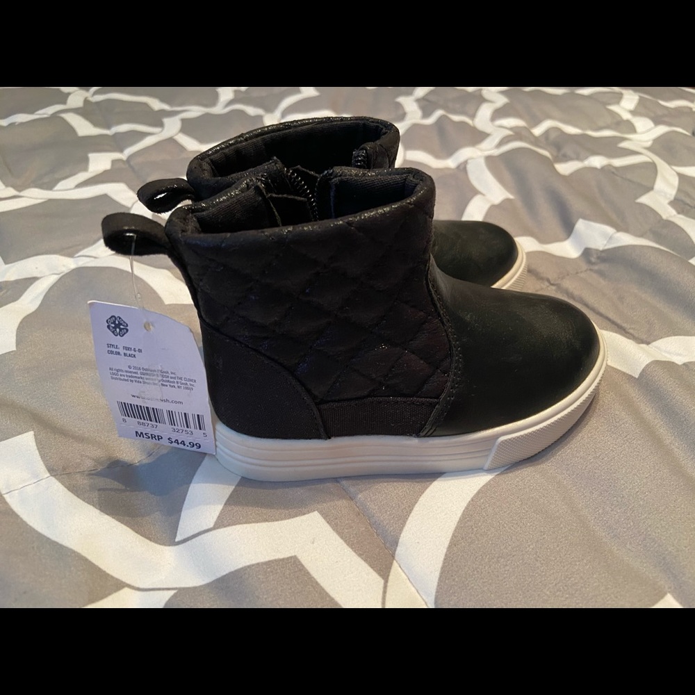 OshKosh Toddler Boots. (NWT) Size 6, Black.